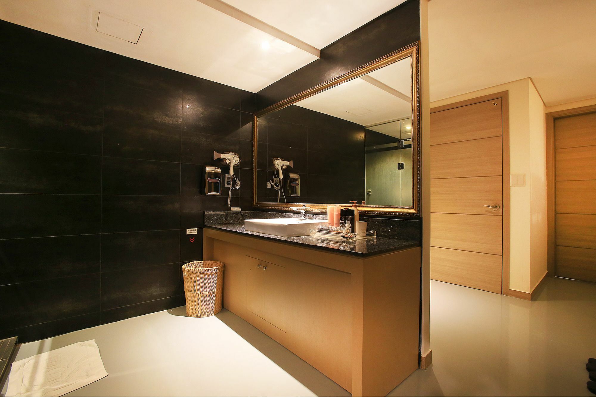 Tara Hotel